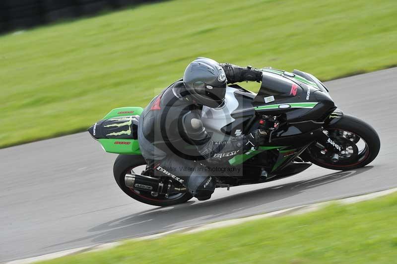 Motorcycle action photographs;anglesey circuit;anglesey trackday photographs;event digital images;eventdigitalimages;no limits trackday;oulton park circuit cheshire;peter wileman photography;trackday;trackday digital images;trackday photos;ty croes circuit wales