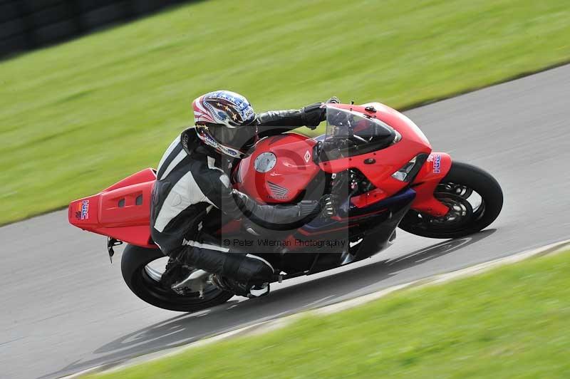 Motorcycle action photographs;anglesey circuit;anglesey trackday photographs;event digital images;eventdigitalimages;no limits trackday;oulton park circuit cheshire;peter wileman photography;trackday;trackday digital images;trackday photos;ty croes circuit wales