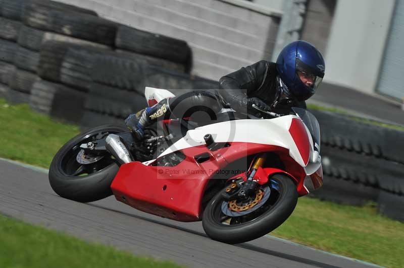 Motorcycle action photographs;anglesey circuit;anglesey trackday photographs;event digital images;eventdigitalimages;no limits trackday;oulton park circuit cheshire;peter wileman photography;trackday;trackday digital images;trackday photos;ty croes circuit wales