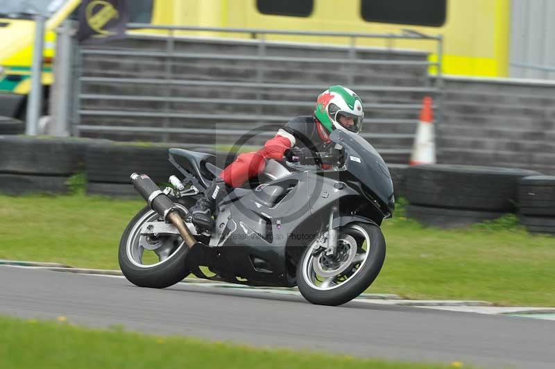 Motorcycle action photographs;anglesey circuit;anglesey trackday photographs;event digital images;eventdigitalimages;no limits trackday;oulton park circuit cheshire;peter wileman photography;trackday;trackday digital images;trackday photos;ty croes circuit wales