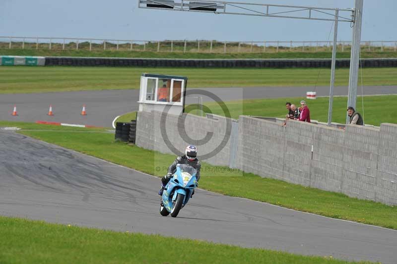 Motorcycle action photographs;anglesey circuit;anglesey trackday photographs;event digital images;eventdigitalimages;no limits trackday;oulton park circuit cheshire;peter wileman photography;trackday;trackday digital images;trackday photos;ty croes circuit wales