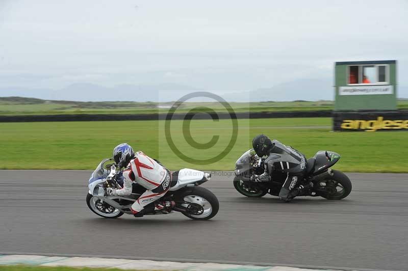 Motorcycle action photographs;anglesey circuit;anglesey trackday photographs;event digital images;eventdigitalimages;no limits trackday;oulton park circuit cheshire;peter wileman photography;trackday;trackday digital images;trackday photos;ty croes circuit wales