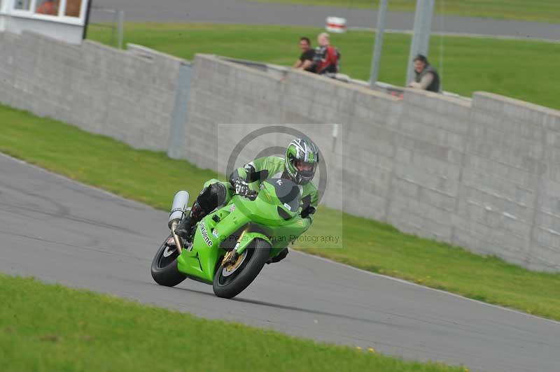Motorcycle action photographs;anglesey circuit;anglesey trackday photographs;event digital images;eventdigitalimages;no limits trackday;oulton park circuit cheshire;peter wileman photography;trackday;trackday digital images;trackday photos;ty croes circuit wales
