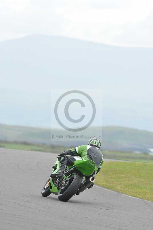 Motorcycle action photographs;anglesey circuit;anglesey trackday photographs;event digital images;eventdigitalimages;no limits trackday;oulton park circuit cheshire;peter wileman photography;trackday;trackday digital images;trackday photos;ty croes circuit wales