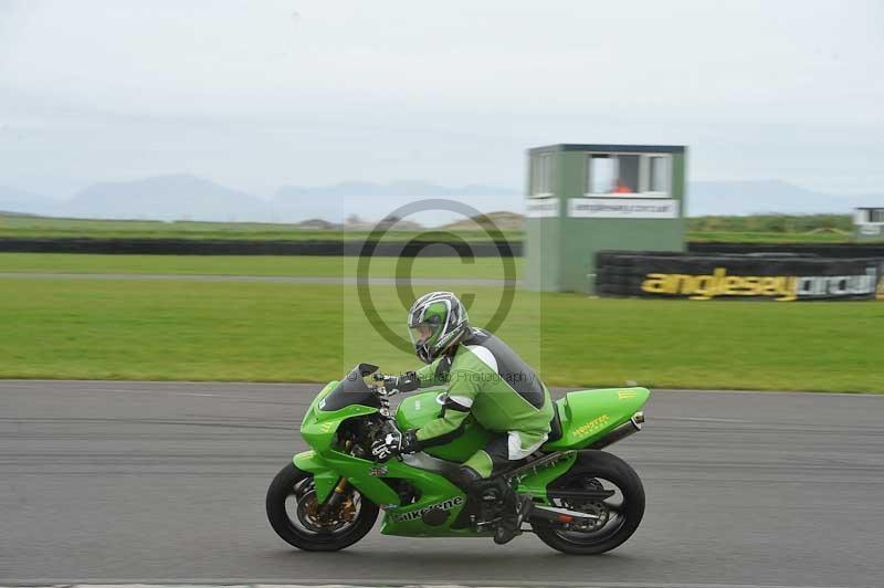 Motorcycle action photographs;anglesey circuit;anglesey trackday photographs;event digital images;eventdigitalimages;no limits trackday;oulton park circuit cheshire;peter wileman photography;trackday;trackday digital images;trackday photos;ty croes circuit wales