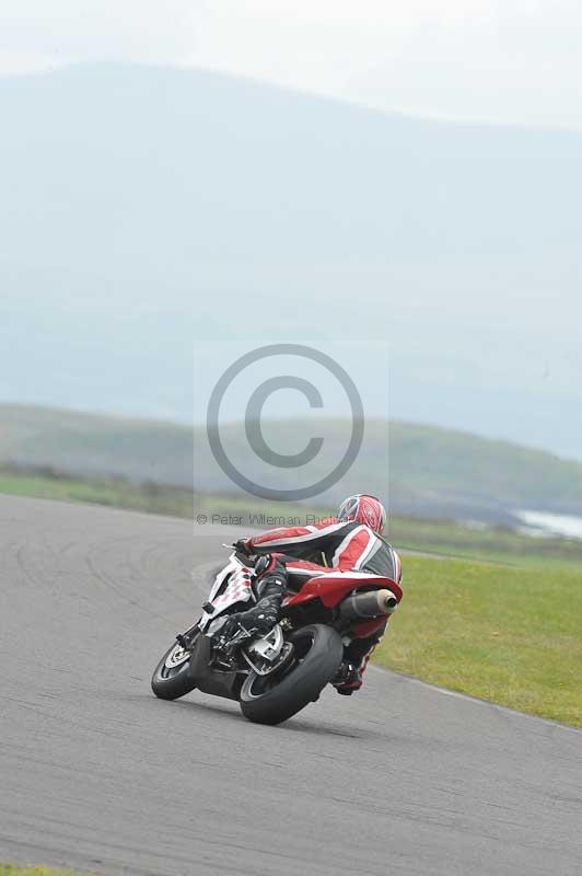 Motorcycle action photographs;anglesey circuit;anglesey trackday photographs;event digital images;eventdigitalimages;no limits trackday;oulton park circuit cheshire;peter wileman photography;trackday;trackday digital images;trackday photos;ty croes circuit wales