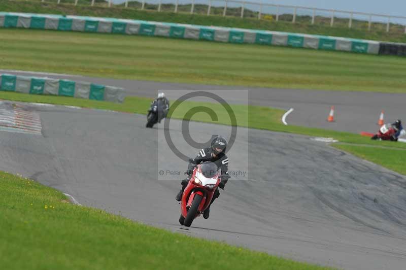 Motorcycle action photographs;anglesey circuit;anglesey trackday photographs;event digital images;eventdigitalimages;no limits trackday;oulton park circuit cheshire;peter wileman photography;trackday;trackday digital images;trackday photos;ty croes circuit wales
