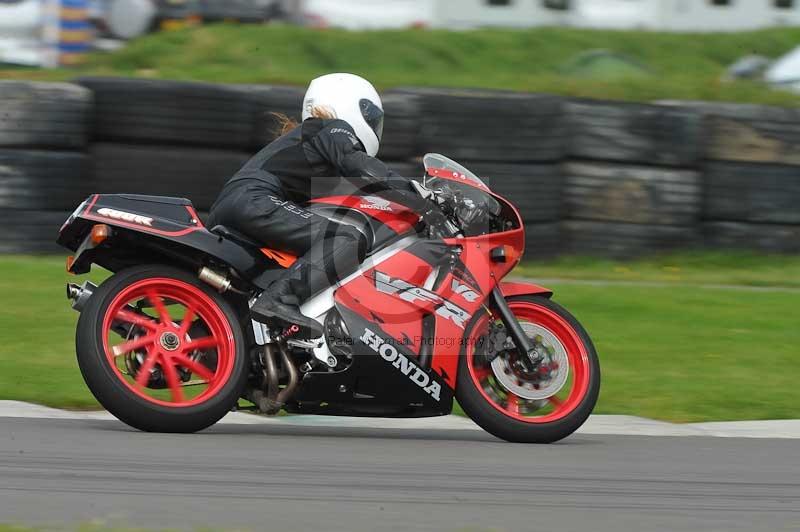 Motorcycle action photographs;anglesey circuit;anglesey trackday photographs;event digital images;eventdigitalimages;no limits trackday;oulton park circuit cheshire;peter wileman photography;trackday;trackday digital images;trackday photos;ty croes circuit wales