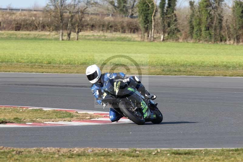 Motorcycle action photographs;Trackday digital images;event digital images;eventdigitalimages;no limits trackday;peter wileman photography;snetterton;snetterton circuit norfolk;snetterton photographs;trackday;trackday photos