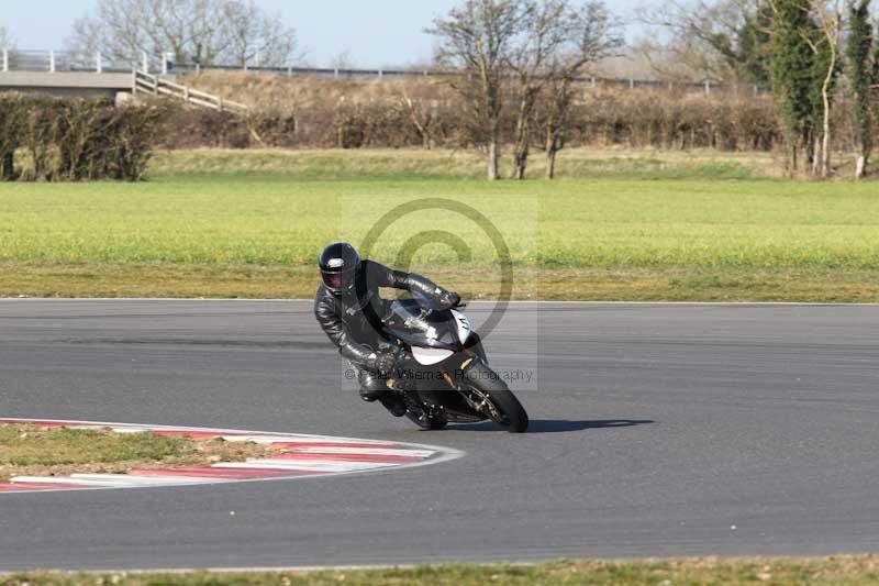 Motorcycle action photographs;Trackday digital images;event digital images;eventdigitalimages;no limits trackday;peter wileman photography;snetterton;snetterton circuit norfolk;snetterton photographs;trackday;trackday photos