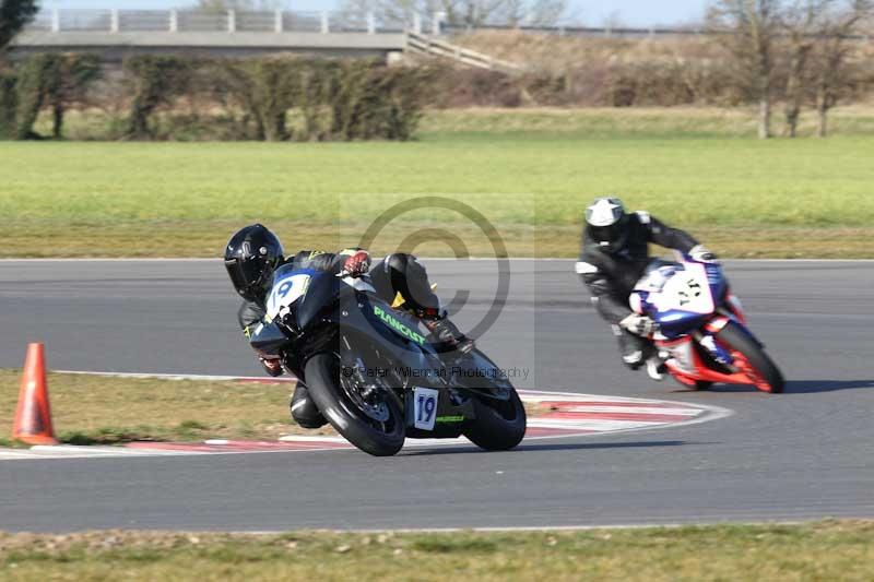 Motorcycle action photographs;Trackday digital images;event digital images;eventdigitalimages;no limits trackday;peter wileman photography;snetterton;snetterton circuit norfolk;snetterton photographs;trackday;trackday photos