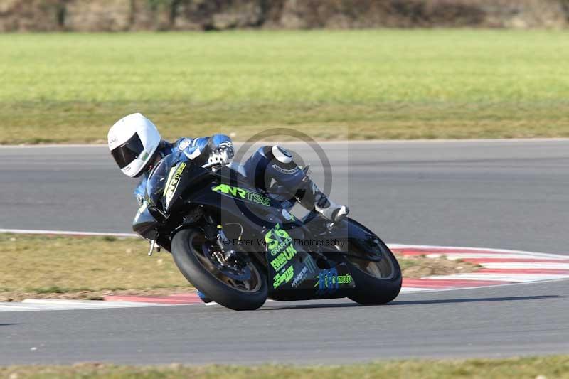 Motorcycle action photographs;Trackday digital images;event digital images;eventdigitalimages;no limits trackday;peter wileman photography;snetterton;snetterton circuit norfolk;snetterton photographs;trackday;trackday photos
