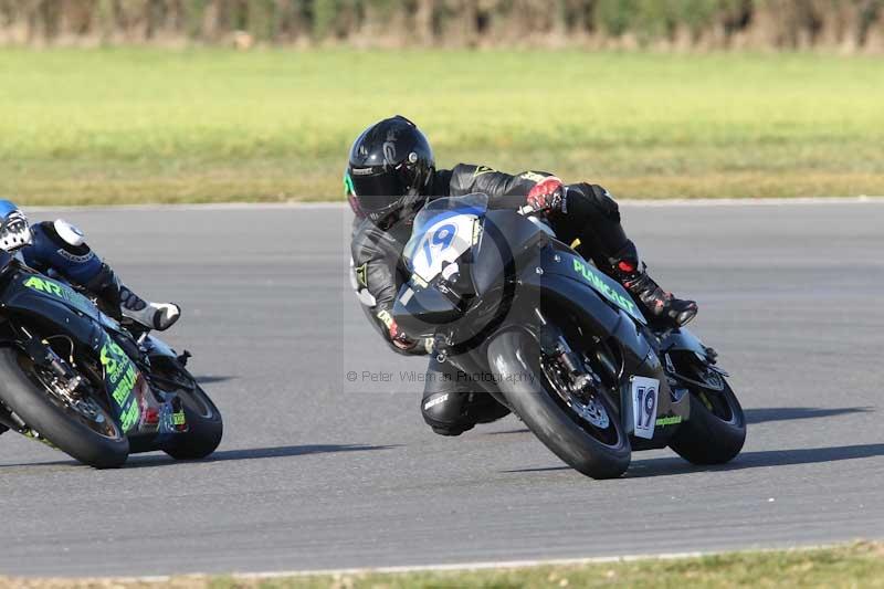 Motorcycle action photographs;Trackday digital images;event digital images;eventdigitalimages;no limits trackday;peter wileman photography;snetterton;snetterton circuit norfolk;snetterton photographs;trackday;trackday photos