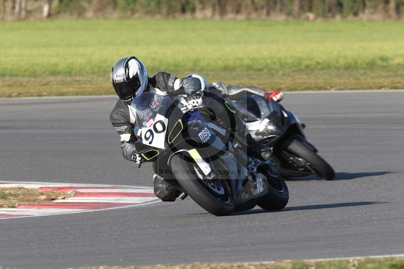 Motorcycle action photographs;Trackday digital images;event digital images;eventdigitalimages;no limits trackday;peter wileman photography;snetterton;snetterton circuit norfolk;snetterton photographs;trackday;trackday photos