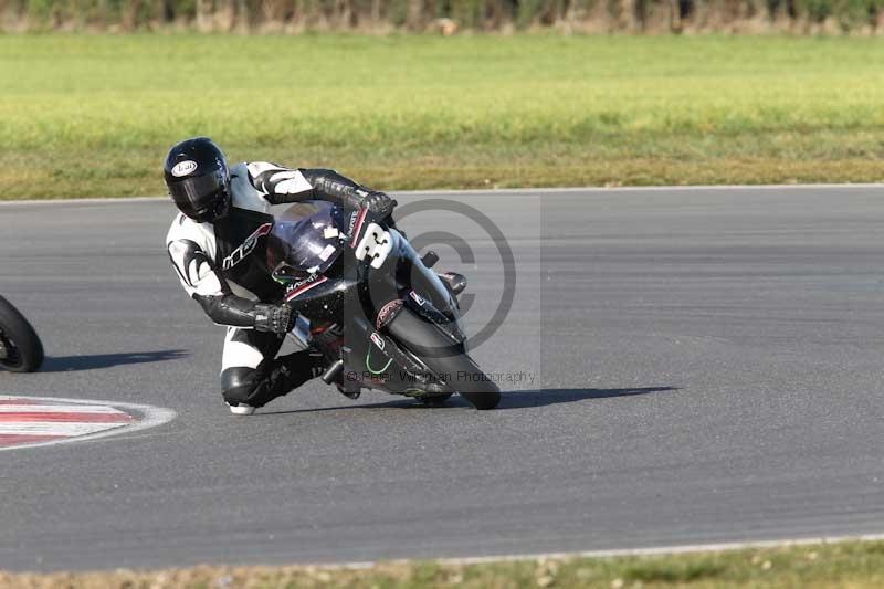 Motorcycle action photographs;Trackday digital images;event digital images;eventdigitalimages;no limits trackday;peter wileman photography;snetterton;snetterton circuit norfolk;snetterton photographs;trackday;trackday photos