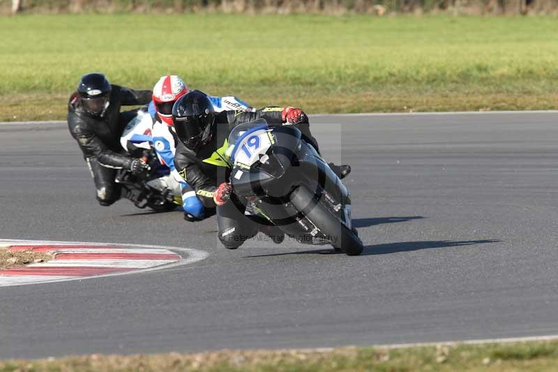 Motorcycle action photographs;Trackday digital images;event digital images;eventdigitalimages;no limits trackday;peter wileman photography;snetterton;snetterton circuit norfolk;snetterton photographs;trackday;trackday photos