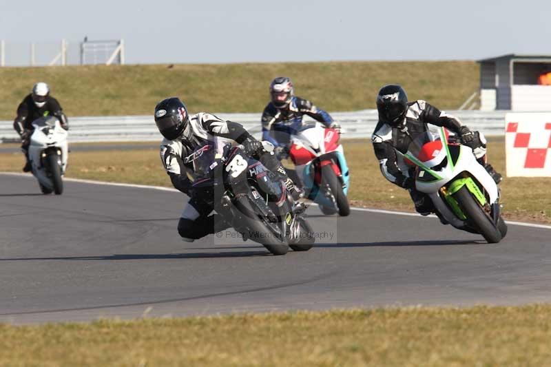 Motorcycle action photographs;Trackday digital images;event digital images;eventdigitalimages;no limits trackday;peter wileman photography;snetterton;snetterton circuit norfolk;snetterton photographs;trackday;trackday photos