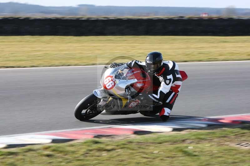 Motorcycle action photographs;Trackday digital images;event digital images;eventdigitalimages;no limits trackday;peter wileman photography;snetterton;snetterton circuit norfolk;snetterton photographs;trackday;trackday photos