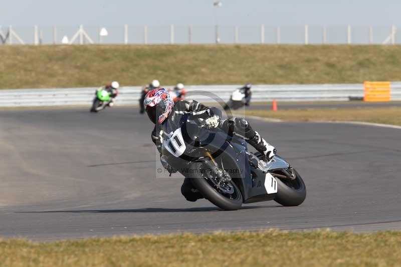 Motorcycle action photographs;Trackday digital images;event digital images;eventdigitalimages;no limits trackday;peter wileman photography;snetterton;snetterton circuit norfolk;snetterton photographs;trackday;trackday photos