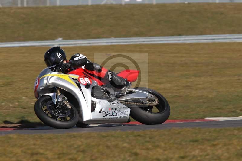 Motorcycle action photographs;Trackday digital images;event digital images;eventdigitalimages;no limits trackday;peter wileman photography;snetterton;snetterton circuit norfolk;snetterton photographs;trackday;trackday photos