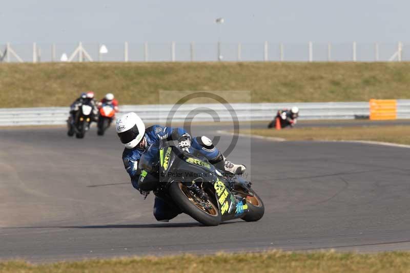 Motorcycle action photographs;Trackday digital images;event digital images;eventdigitalimages;no limits trackday;peter wileman photography;snetterton;snetterton circuit norfolk;snetterton photographs;trackday;trackday photos