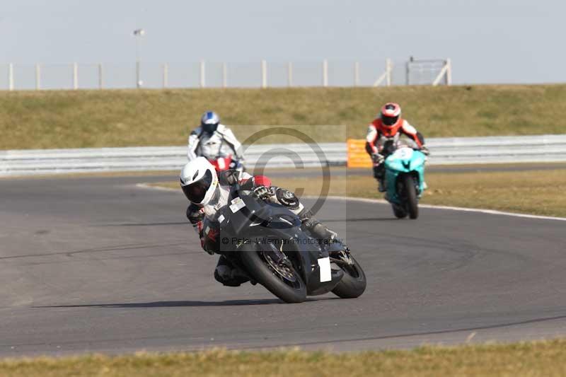 Motorcycle action photographs;Trackday digital images;event digital images;eventdigitalimages;no limits trackday;peter wileman photography;snetterton;snetterton circuit norfolk;snetterton photographs;trackday;trackday photos