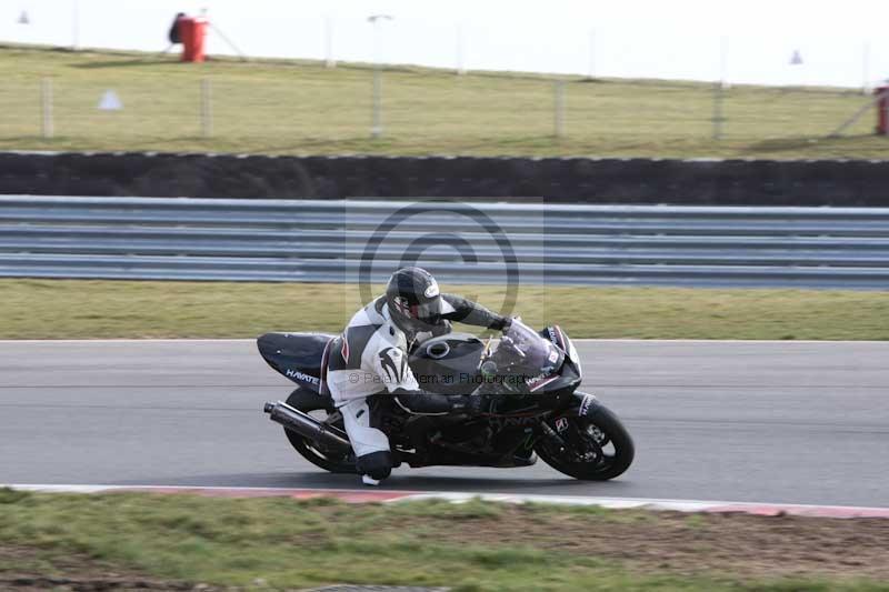 Motorcycle action photographs;Trackday digital images;event digital images;eventdigitalimages;no limits trackday;peter wileman photography;snetterton;snetterton circuit norfolk;snetterton photographs;trackday;trackday photos