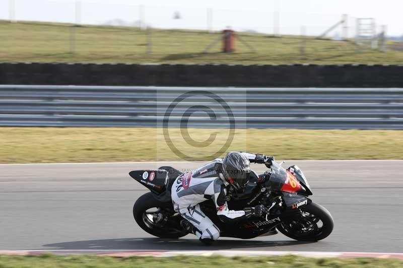 Motorcycle action photographs;Trackday digital images;event digital images;eventdigitalimages;no limits trackday;peter wileman photography;snetterton;snetterton circuit norfolk;snetterton photographs;trackday;trackday photos