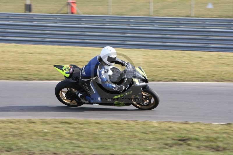 Motorcycle action photographs;Trackday digital images;event digital images;eventdigitalimages;no limits trackday;peter wileman photography;snetterton;snetterton circuit norfolk;snetterton photographs;trackday;trackday photos