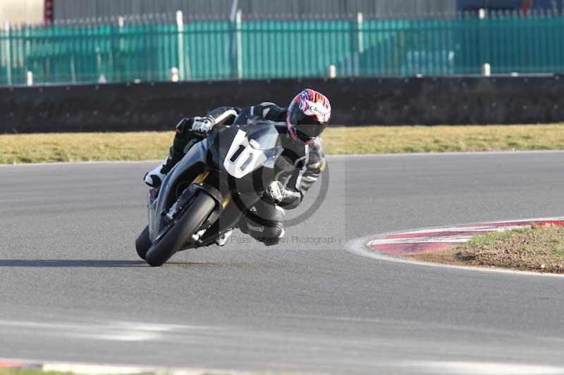 Motorcycle action photographs;Trackday digital images;event digital images;eventdigitalimages;no limits trackday;peter wileman photography;snetterton;snetterton circuit norfolk;snetterton photographs;trackday;trackday photos