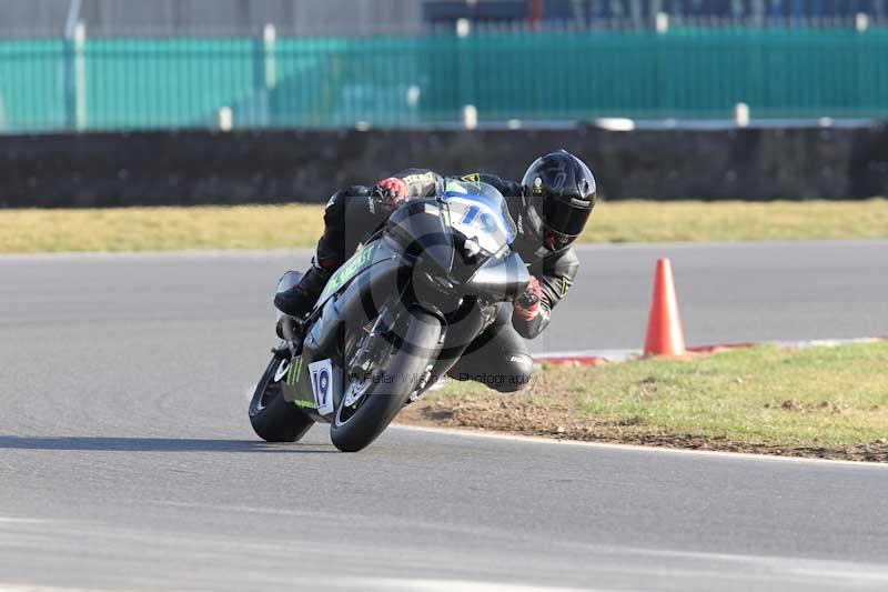 Motorcycle action photographs;Trackday digital images;event digital images;eventdigitalimages;no limits trackday;peter wileman photography;snetterton;snetterton circuit norfolk;snetterton photographs;trackday;trackday photos