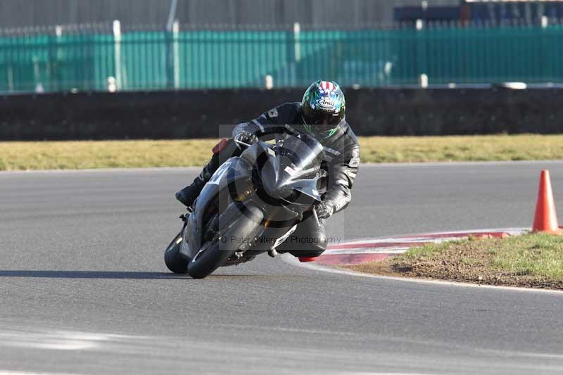 Motorcycle action photographs;Trackday digital images;event digital images;eventdigitalimages;no limits trackday;peter wileman photography;snetterton;snetterton circuit norfolk;snetterton photographs;trackday;trackday photos