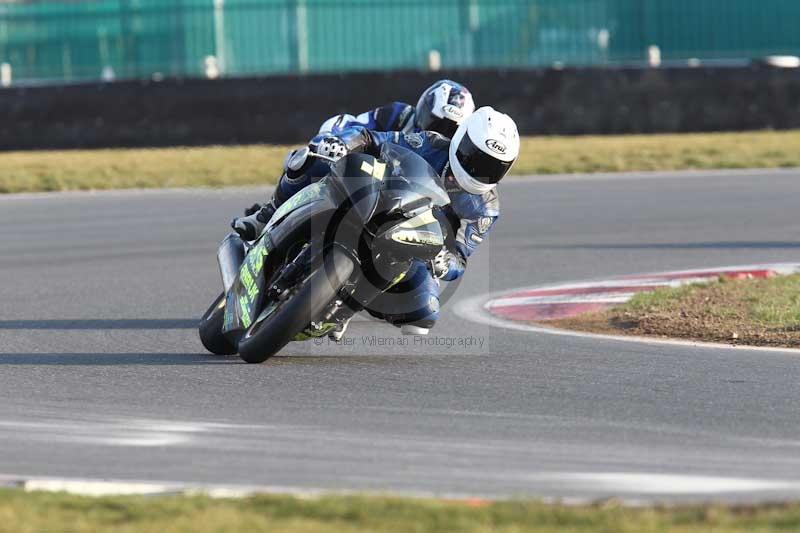 Motorcycle action photographs;Trackday digital images;event digital images;eventdigitalimages;no limits trackday;peter wileman photography;snetterton;snetterton circuit norfolk;snetterton photographs;trackday;trackday photos