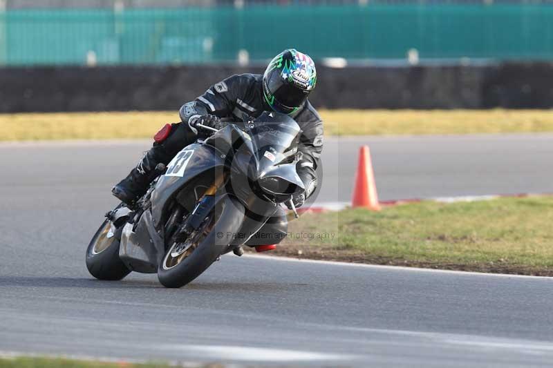 Motorcycle action photographs;Trackday digital images;event digital images;eventdigitalimages;no limits trackday;peter wileman photography;snetterton;snetterton circuit norfolk;snetterton photographs;trackday;trackday photos