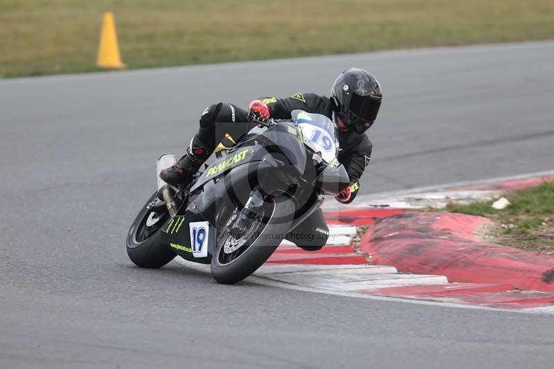 Motorcycle action photographs;Trackday digital images;event digital images;eventdigitalimages;no limits trackday;peter wileman photography;snetterton;snetterton circuit norfolk;snetterton photographs;trackday;trackday photos