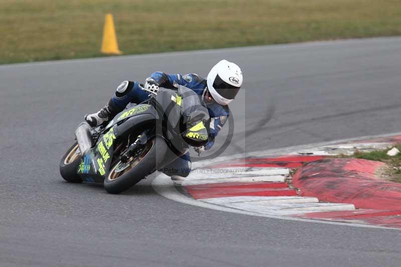 Motorcycle action photographs;Trackday digital images;event digital images;eventdigitalimages;no limits trackday;peter wileman photography;snetterton;snetterton circuit norfolk;snetterton photographs;trackday;trackday photos