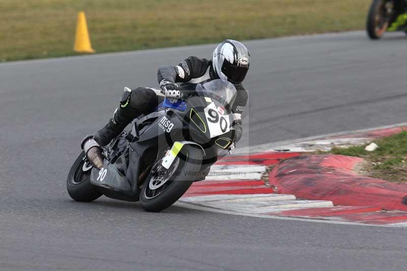 Motorcycle action photographs;Trackday digital images;event digital images;eventdigitalimages;no limits trackday;peter wileman photography;snetterton;snetterton circuit norfolk;snetterton photographs;trackday;trackday photos