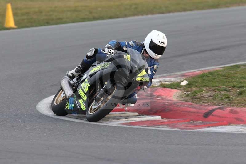 Motorcycle action photographs;Trackday digital images;event digital images;eventdigitalimages;no limits trackday;peter wileman photography;snetterton;snetterton circuit norfolk;snetterton photographs;trackday;trackday photos