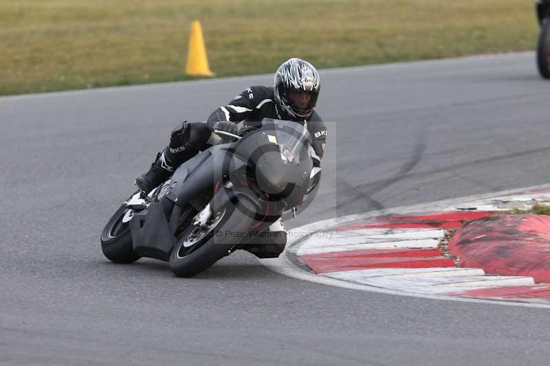 Motorcycle action photographs;Trackday digital images;event digital images;eventdigitalimages;no limits trackday;peter wileman photography;snetterton;snetterton circuit norfolk;snetterton photographs;trackday;trackday photos