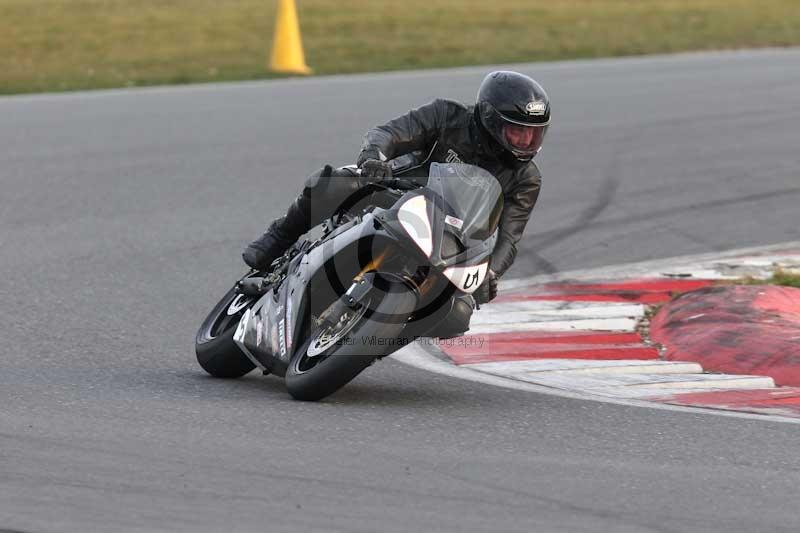 Motorcycle action photographs;Trackday digital images;event digital images;eventdigitalimages;no limits trackday;peter wileman photography;snetterton;snetterton circuit norfolk;snetterton photographs;trackday;trackday photos
