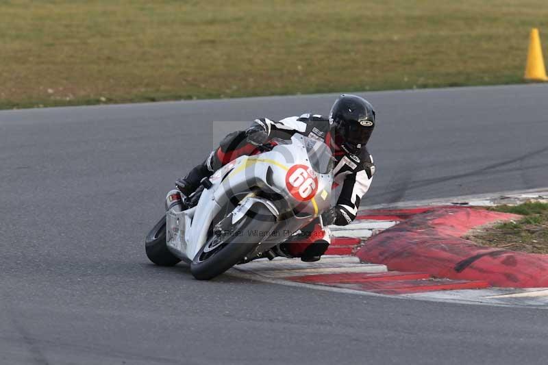 Motorcycle action photographs;Trackday digital images;event digital images;eventdigitalimages;no limits trackday;peter wileman photography;snetterton;snetterton circuit norfolk;snetterton photographs;trackday;trackday photos