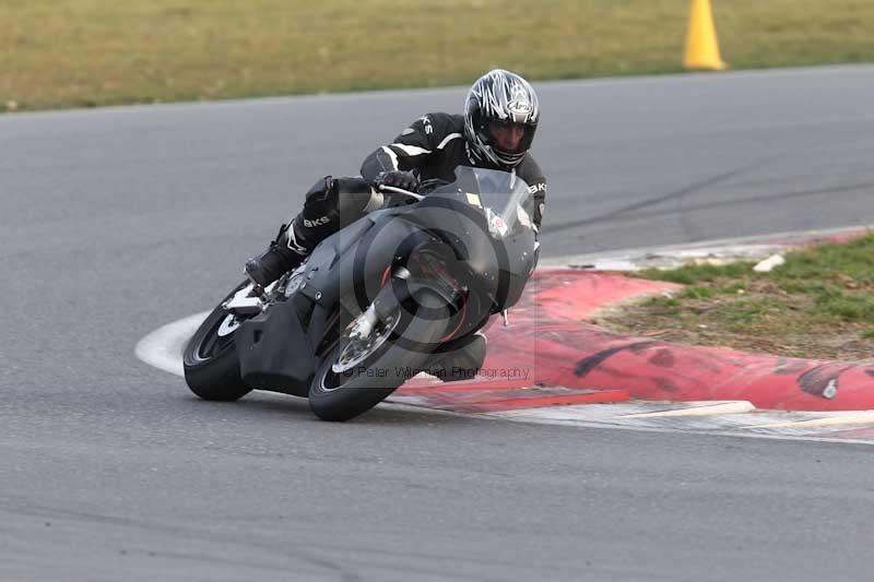 Motorcycle action photographs;Trackday digital images;event digital images;eventdigitalimages;no limits trackday;peter wileman photography;snetterton;snetterton circuit norfolk;snetterton photographs;trackday;trackday photos