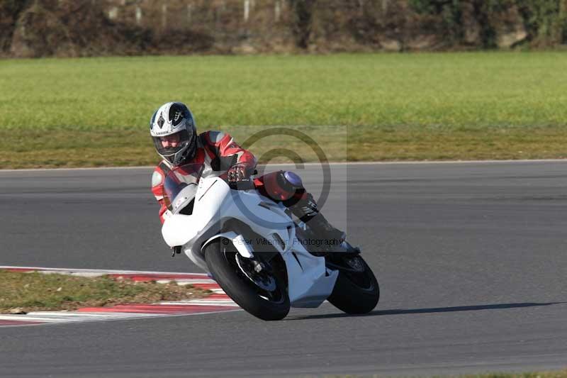 Motorcycle action photographs;Trackday digital images;event digital images;eventdigitalimages;no limits trackday;peter wileman photography;snetterton;snetterton circuit norfolk;snetterton photographs;trackday;trackday photos