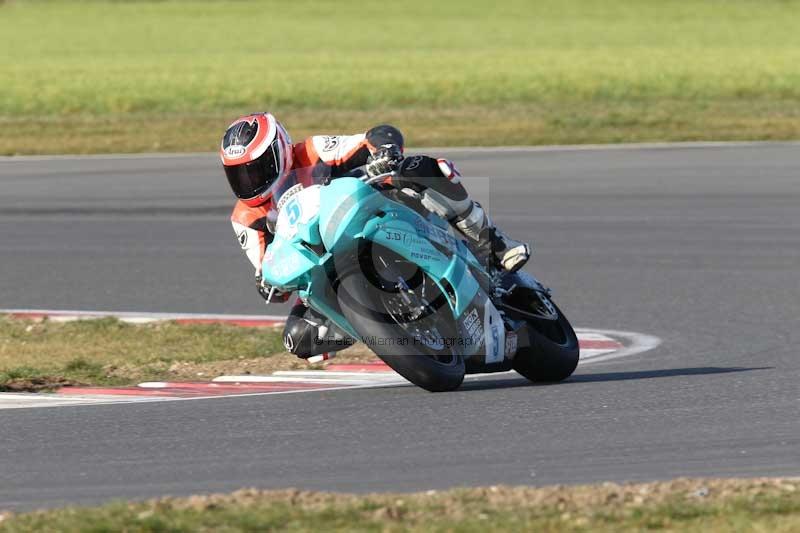 Motorcycle action photographs;Trackday digital images;event digital images;eventdigitalimages;no limits trackday;peter wileman photography;snetterton;snetterton circuit norfolk;snetterton photographs;trackday;trackday photos