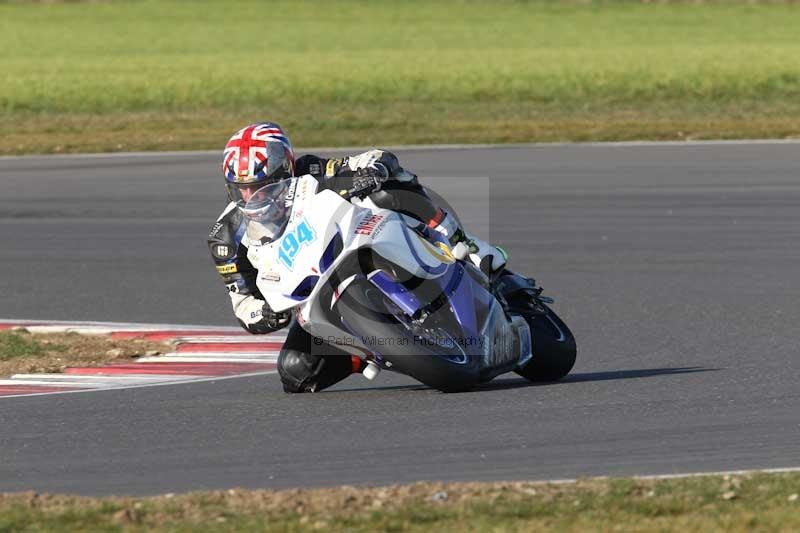 Motorcycle action photographs;Trackday digital images;event digital images;eventdigitalimages;no limits trackday;peter wileman photography;snetterton;snetterton circuit norfolk;snetterton photographs;trackday;trackday photos
