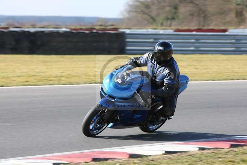 Motorcycle action photographs;Trackday digital images;event digital images;eventdigitalimages;no limits trackday;peter wileman photography;snetterton;snetterton circuit norfolk;snetterton photographs;trackday;trackday photos