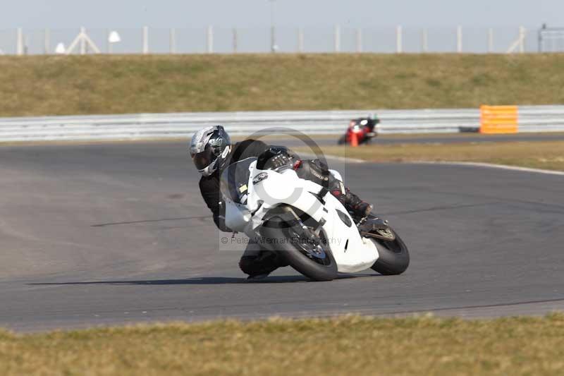 Motorcycle action photographs;Trackday digital images;event digital images;eventdigitalimages;no limits trackday;peter wileman photography;snetterton;snetterton circuit norfolk;snetterton photographs;trackday;trackday photos