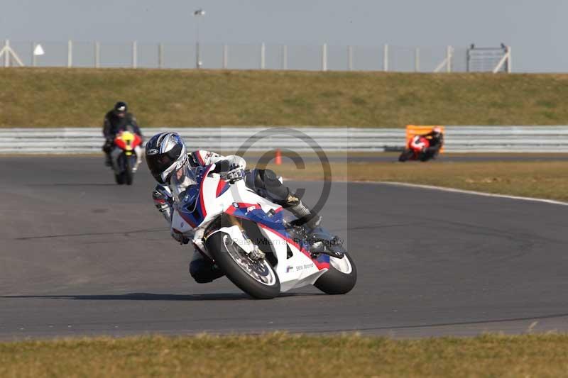 Motorcycle action photographs;Trackday digital images;event digital images;eventdigitalimages;no limits trackday;peter wileman photography;snetterton;snetterton circuit norfolk;snetterton photographs;trackday;trackday photos
