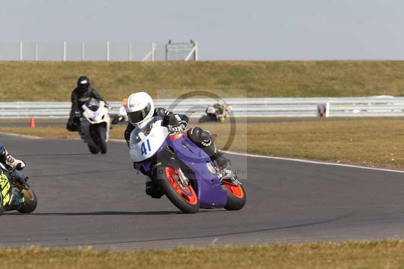 Motorcycle action photographs;Trackday digital images;event digital images;eventdigitalimages;no limits trackday;peter wileman photography;snetterton;snetterton circuit norfolk;snetterton photographs;trackday;trackday photos
