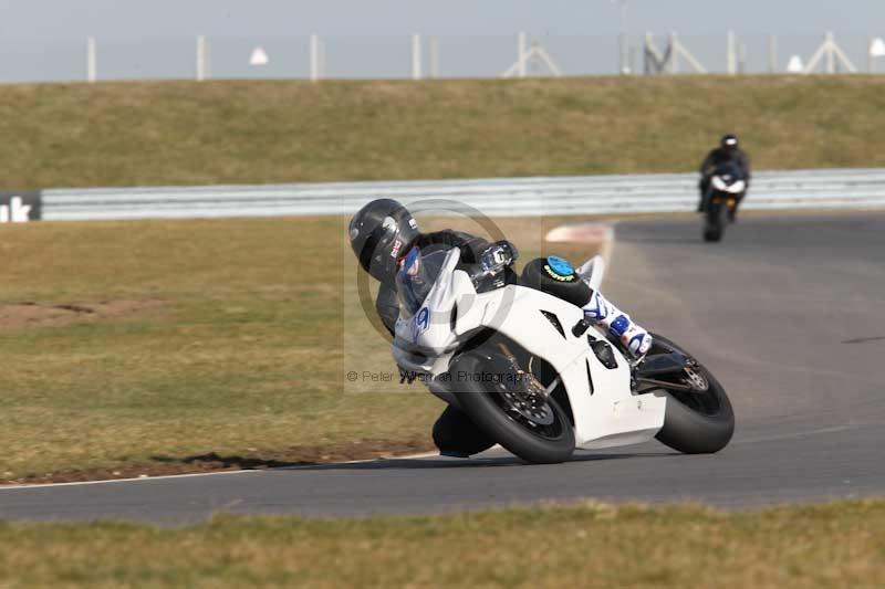 Motorcycle action photographs;Trackday digital images;event digital images;eventdigitalimages;no limits trackday;peter wileman photography;snetterton;snetterton circuit norfolk;snetterton photographs;trackday;trackday photos